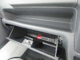 様々な箇所に収納に便利なBOXが付いて便利です
