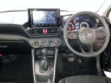 運転席は見やすく整理され、ナビも美しく装着され操作性にも優れています!