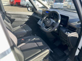 快適に運転できるドライブポジション!運転席シートリフターとシートスライドで、無理のない運転姿勢がとれます。