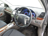 シンプルで使いやすいデザインの運転席です。