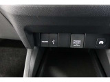 スマートフォンなどの音楽再生が可能なUSB接続ジャック装備車両です♪♪♪
