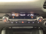 エアコンはオート機能でお好みの温度に調整可能です。オールシーズン快適にドライブできます!