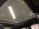 サンルーフが装備されている場合の車両は、開放感がありドライブを楽しくさせてくれます。