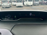 大きくて見やすいスピードメーター、スピードは控えめに、安全、エコドライブ!