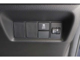 運転中もハンドルでの操作が可能です。特に高速道路等の目が離せない運転時には、便利さだけでなく、安全性も兼ね備えております。