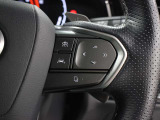 レーダークルーズコントロール(全車速追従機能付)が装備されています。高速道路で定速走行だけでなく、0km/hから約100km/hの広い範囲で先行車との車間距離を適切に保ちながら追従走行ができます。