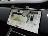 3Dサラウンドカメラ『狭い場所でも安心して駐車できるようにサポート。タッチスクリーンの表示と音で障害物との距離を確認できます。車幅感覚に慣れていない方や駐車の苦手な方には必見の装備といえます♪』