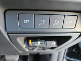【2Wayドライビングポジションメモリー機能】お二人のシートパターンを記憶することができますので、運転時はボタン一つでシート調節できますね。