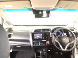 【前方視界】開放的な前方視界!運転がしやすく疲れにくいです♪窓が大きく、見通しがとっても良いおクルマですよ♪
