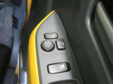 電動格納ミラー! スイッチひとつでミラーを畳めます。
