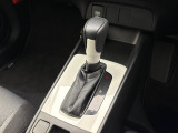 運転のしやすいシフトレバー。