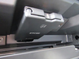 グローブBOX内にナビ連動ETC(2.0)を装着しています。