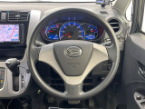 インテリアに合わせたデザインのステアリングは、運転される方のことも考え、運転しやすい形状、大きさです。是非一度、実際に触ってお確かめください。