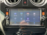 通信ユニット内蔵の日産純正メモリーナビ(MP315D-W)装備、DVD再生・USB接続・CD録音機能などAV機能も充実、フリック操作に加えスマホアプリとも連携。