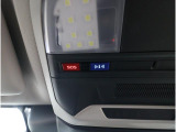 専用ボタンでコールセンターへ接続。状況に応じて緊急車両の要請やロードサービスの取次ぎを行います。重大事故の際は自動的にコールセンターにつながり、緊急車両やドクターヘリを要請します。(要申込)