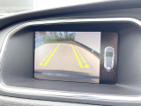 【パークアシスト・カメラ】駐車時に後方がリアルタイム映像で確認できます。大型商業施設や立体駐車場での駐車時や、夜間のバック時に大活躍!運転スキルに関わらず、今や必須となった装備のひとつです!