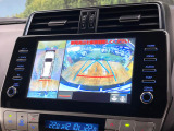 【マルチテレインモニター】車のフロントやサイドのカメラ画像を同時にモニター表示することで、悪路や狭い道を走行時でも周囲の状況確認ができ安心!本格SUVにうれしい装備です♪