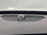 【Bowers & Wilkins】ボルボのプレミアムオーディオ。車内空間という特殊な環境に100年以上の伝統を持つイェーテボリ交響楽団の音響を再現した「コンサートモード」を搭載。