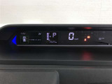 とっても見やすいメーターです。夜間時はラグジュアリーな気分にさせてくれる照明が魅力ですので、夜のドライブも楽しみになりますよ♪