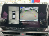 【アラウンドビューモニター】周囲を見渡せる映像で、スムースな駐車をサポートします