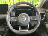 インテリアに合わせたデザインのステアリングは、運転される方のことも考え、運転しやすい形状、大きさです。是非一度、実際に触ってお確かめください。