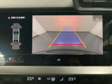 クルマを上空から眺めるような映像と合わせて車両後方の映像を確認できるので夜間駐車も、より安全に駐車する事が可能です。