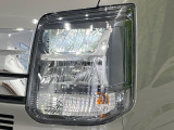 【HIDヘッドライト】非常に明るく前方を照らしてくれるので、悪天候や夜間の走行時も視界良好で安心してお乗りいただけます。