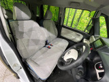 運転席シート廻りは使用感も少なく、良好な状態となっています。丁寧に使われていたことがよくわかりますね。