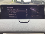 高速走行中、フロントガラスに設置したカメラで車線線を認識し逸脱を予測すると元の位置に戻すようにステアリングをアシスト。コーナリング時には曲率に合わせた操舵角へと導くことで安心のサポート