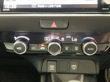 オートエアコン付きです!お好みの温度をセットするだけでエアコンの風量などを自動でコントロール。快適な車内でお過ごしいただけます。