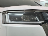 LEDヘッドライトは、点灯の瞬間から最大光量を発揮し、突然暗くなるトンネルなどでの安定感を高めます。