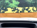 【ヘッドアップディスプレイ】現在の速度や走行情報をデジタル表示で運転席前方のガラスに投影!運転中、目線をずらさず必要な情報を確認できるのでとっても便利で安心!