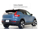 北欧の革新性が生み出したコンパクト・シティSUV。ボルボXC40に、新たにラインナップされたピュアEVモデルです。ボルボのピュアE Vを象徴するフレームレスグリルプレートをはじめエクステリアを刷新。