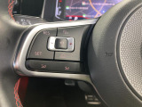 ◆クルーズコントロールにレーダーセンサーを組み合わせ、先行車を測定し設定されたスピードを上限に自動で加減速を行います。一定の車間距離を維持することで、長距離走行でのドライバーの疲労を低減させます。