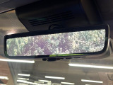 【デジタルインナーミラー】後席の大きな荷物や同乗者で後方が確認しづらい時でも安心!カメラが撮影した車両後方の映像をルームミラー内に表示。クリアな視界で状況の確認が可能です!