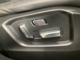 運転席にはパワーシートを装備!シート位置を記憶するメモリー機能付きなのでご夫婦で2名分セットすると便利です♪