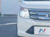 【LEDヘッドライト】悪天候や夜間走行時も良好な視界を確保し安心して運転できる高輝度LEDヘッドライトを装備!点灯速度が早く、消費電力も抑えられています。