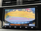 【バックカメラ】駐車時に後方がリアルタイム映像で確認できます。大型商業施設や立体駐車場での駐車時や、夜間のバック時に大活躍!運転スキルに関わらず、今や必須となった装備のひとつです!