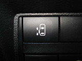 左側電動オートスライドドア付き!!運転席のスイッチでも開閉可能です♪重い荷物を持っている時や、雨の日に重宝します!小さいお子様がいても巻き込み防止機能や手動のみに切替も出来ますので安心です♪