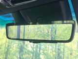 【デジタルインナーミラー】後席の大きな荷物や同乗者で後方が確認しづらい時でも安心!カメラが撮影した車両後方の映像をルームミラー内に表示。クリアな視界で状況の確認が可能です!