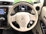 インテリアに合わせたデザインのステアリングは、運転される方のことも考え、運転しやすい形状、大きさです。是非一度、実際に触ってお確かめください。