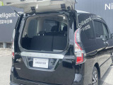 人気のデュアルバックドア☆後ろの狭い駐車場でも荷物の載せ降ろしがスムーズです♪