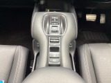 停車中にブレーキペダルを踏み続けなくてもブレーキ保持ができるオートマチックブレーキホールド機能もついております。