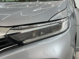 LEDヘッドライトは、点灯の瞬間から最大光量を発揮し、突然暗くなるトンネルなどでの安定感を高めます。
