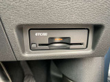 ETC2・0 ナビゲーションと連動モデル。充実したETC機能に加えて、ITSスポットとの高速、大容量、双方向の通信が可能で、次世代の運転支援サービスを受けることができます。