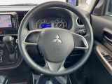 インテリアに合わせたデザインのステアリングは、運転される方のことも考え、運転しやすい形状、大きさです。是非一度、実際に触ってお確かめください。