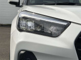 【LEDヘッドライト】 最近主流になりつつある明るいヘッドライトです。街灯の少ない暗い夜道も安心です!ハロゲンヘッドライトに比べて消費電力が少なく長持ちです♪