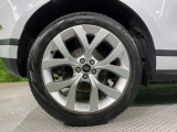 ◆純正20インチアルミ『こだわりを持ってモデル別にデザインされています。しつこい鉄粉や錆に高い効果を発揮する「ホイールコーティング」の施工も受付中!お気軽に担当営業までご相談ください。』