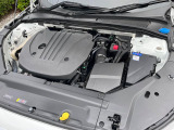 【B5エンジン(マイルドハイブリッド2.0Lターボ)】燃費と走行性能に優れた48Vハイブリッドシステム搭載のターボエンジン。高回転では優れたレスポンスと伸びやかなドライビングフィールが特徴です。