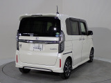 プライバシーガラスが装備されています。外を見るときには気にならずに、後方車両からは車内が見えにくい設計です、周りを気にせず、快適に運転できますよ。
